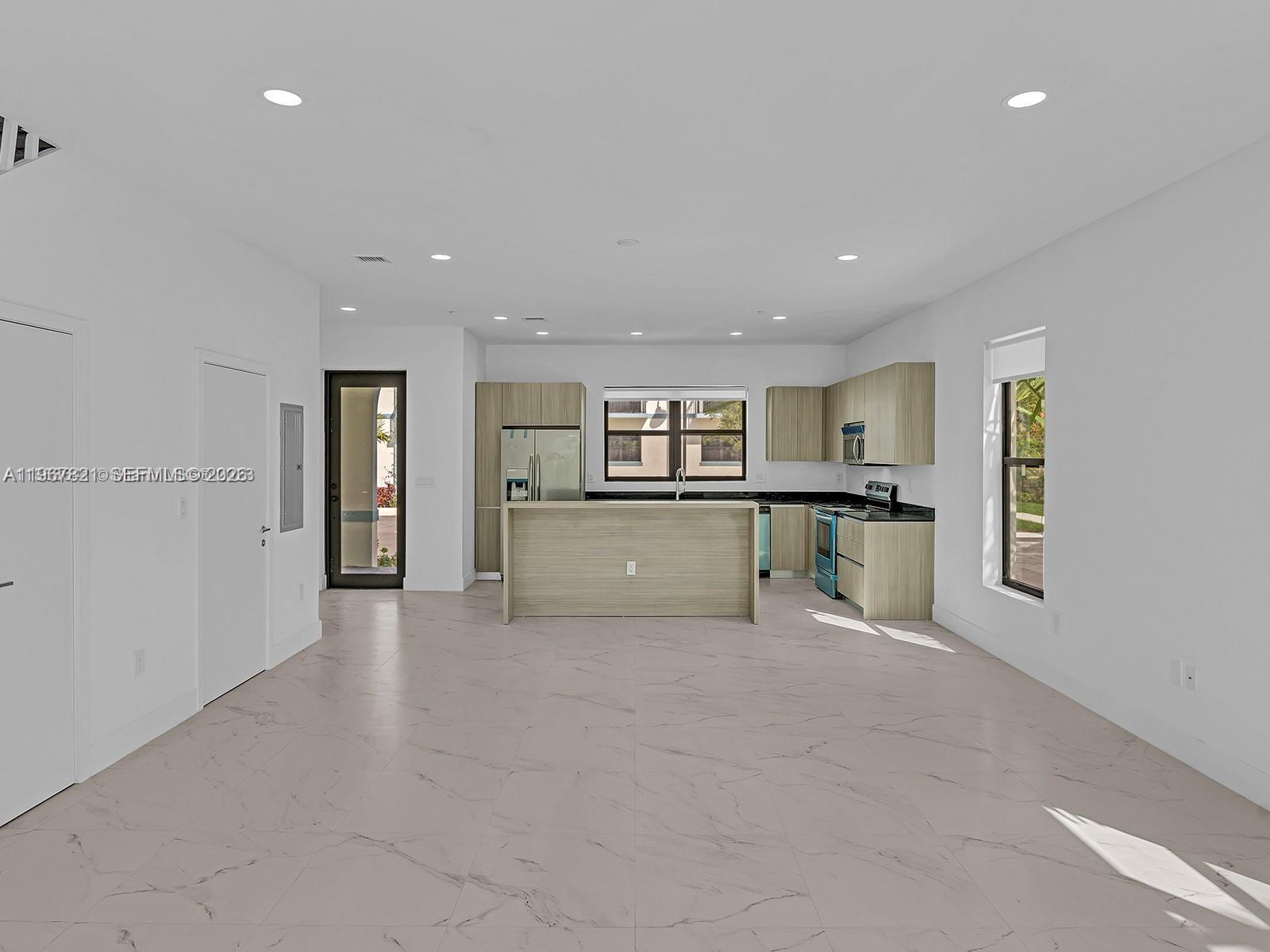 Building Photo - 6130 SW 36th Ct