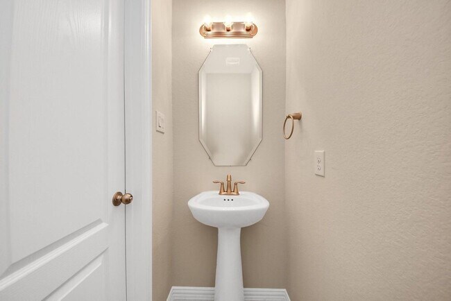 Building Photo - 32903 Silver Mdw Wy