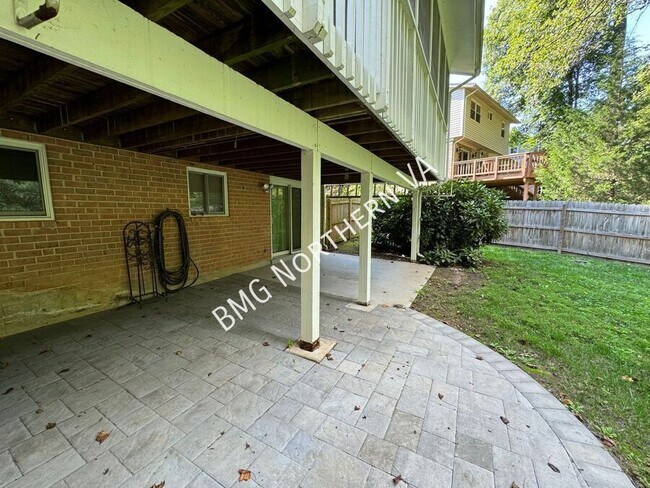 Building Photo - 5406 Gainsborough Dr