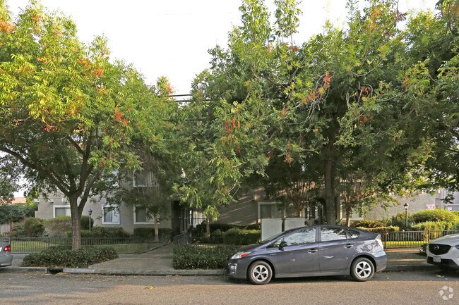 Building Photo - Fontainbleau