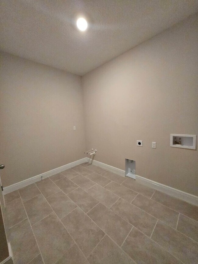 Building Photo - Welcome to the beautiful Finley Woods comm...