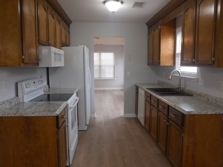 Building Photo - 305 Chadwyck Cir