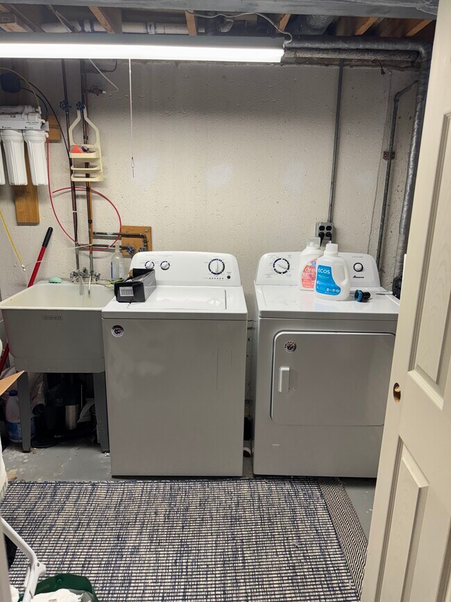 Building Photo - 1863 Wickham St