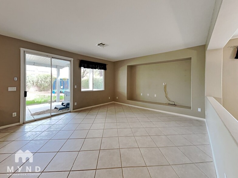 Building Photo - 2728 La Porte Ct