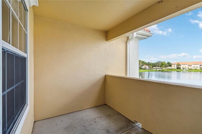 Building Photo - 1025 Villagio Cir