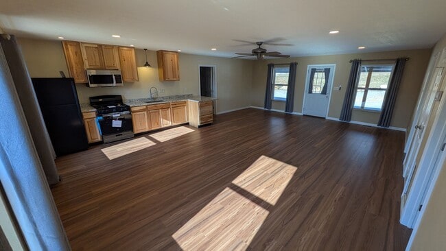 Building Photo - 7637 Coon Creek Rd