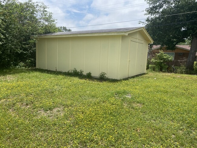 Building Photo - 3306 Daffodil Dr