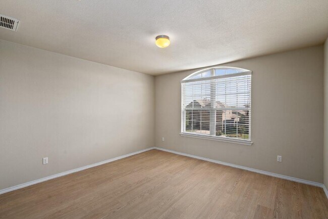 Building Photo - 119 Buescher Cove