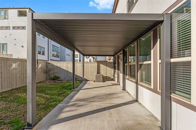 Building Photo - 817 Kamano Ave