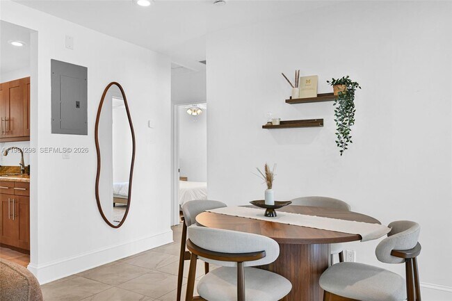 Building Photo - 1328 N Andrews Ave