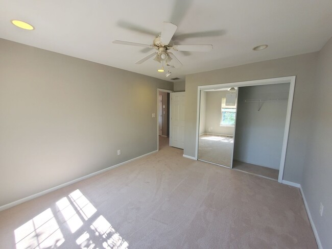 Building Photo - Waterfront! Spacious, updated, 4-bedroom &...