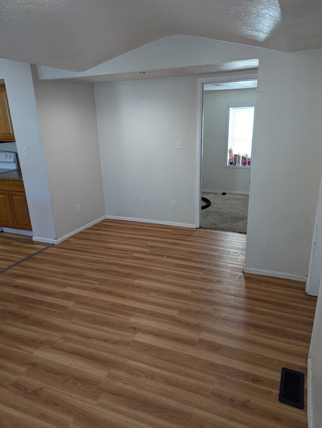 Building Photo - 2810 Lakeview Ave