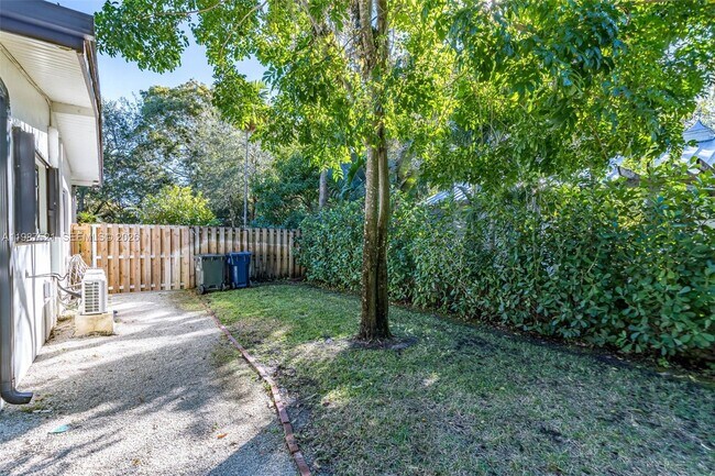 Building Photo - 7720 SW 59th Ct