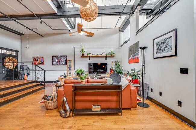 Building Photo - One-of-a-Kind 2BR Condo in Downtown Raleig...
