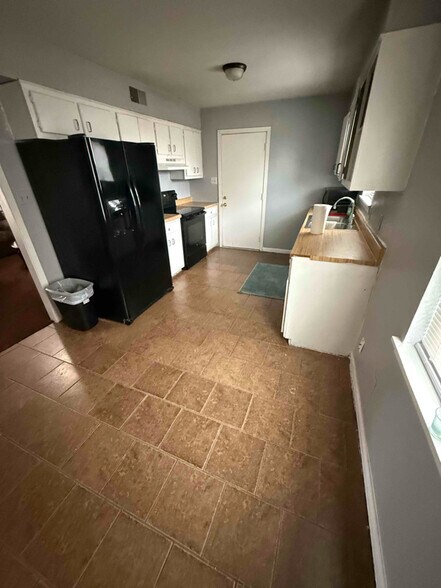 Primary Photo - 148 N Gosnell St