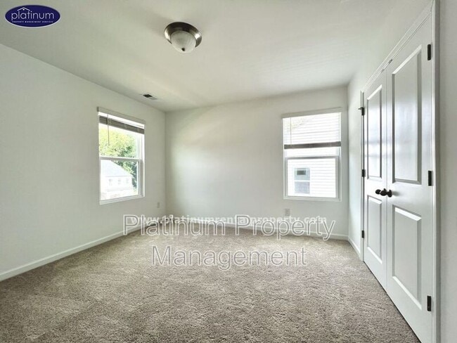 Building Photo - 5770 Thornton Dr