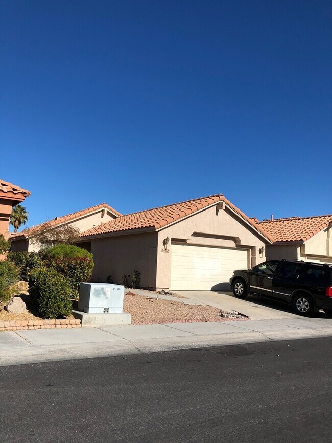 Building Photo - MUST SEE 1 BEDROOM HOME!