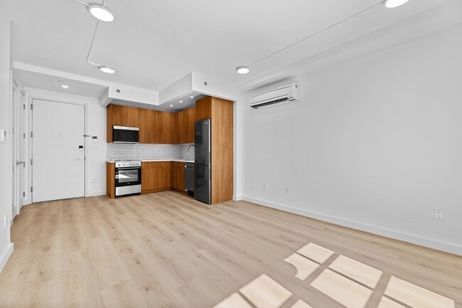 Building Photo - 68 Gold Street