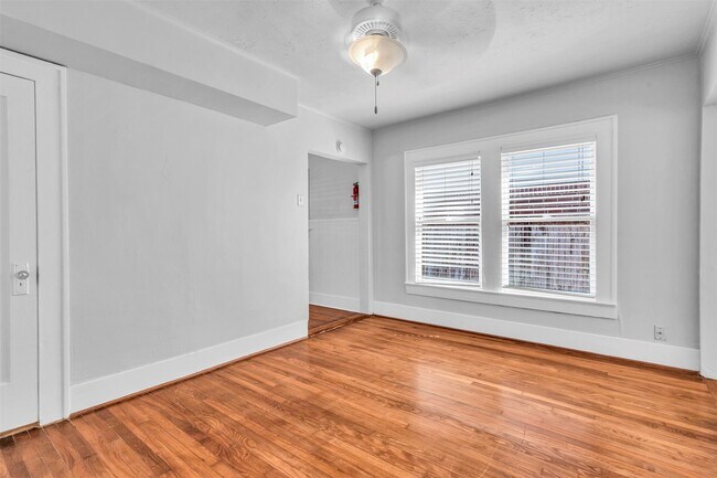 Building Photo - 1320 W Pierce St