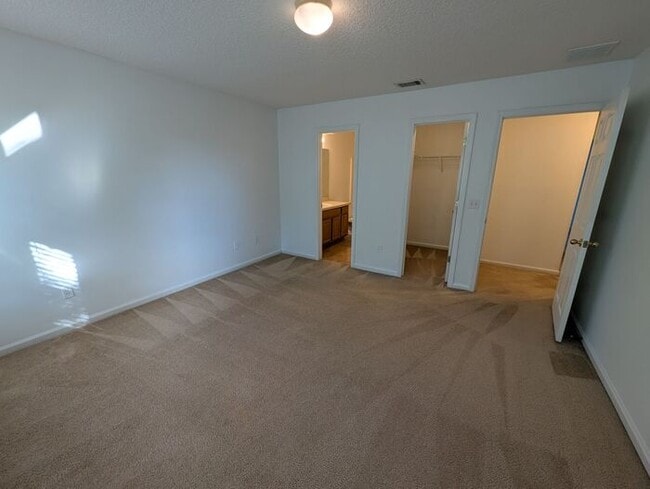 Building Photo - 546 Scrub Jay Dr