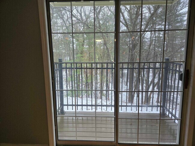 Building Photo - 4 Midhurst Rd