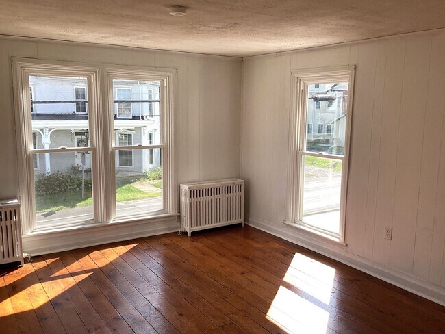 Building Photo - 29 W Main St