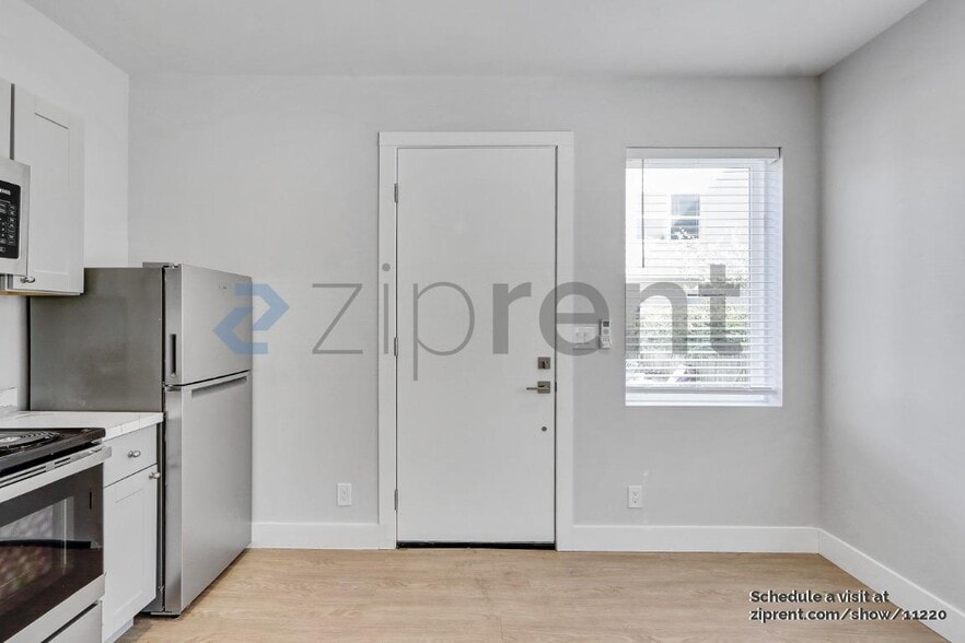 Building Photo - Unit A