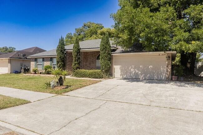 Building Photo - 2034 Belhaven Dr
