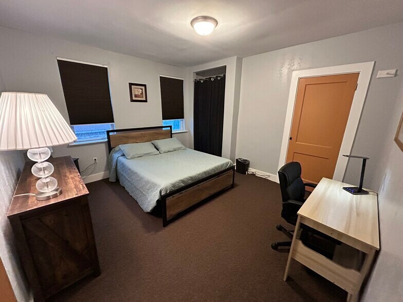 Building Photo - 121 Broadway St