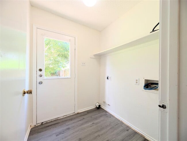 Building Photo - 2036 Redwing Way