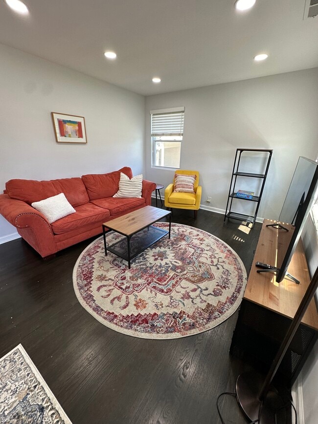 Building Photo - 2828 Emery Dr