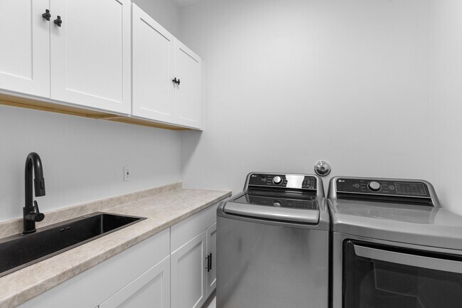 Building Photo - 17606 Circle Pond Ct