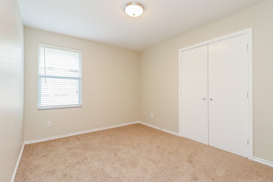 Building Photo - 636 Horn St