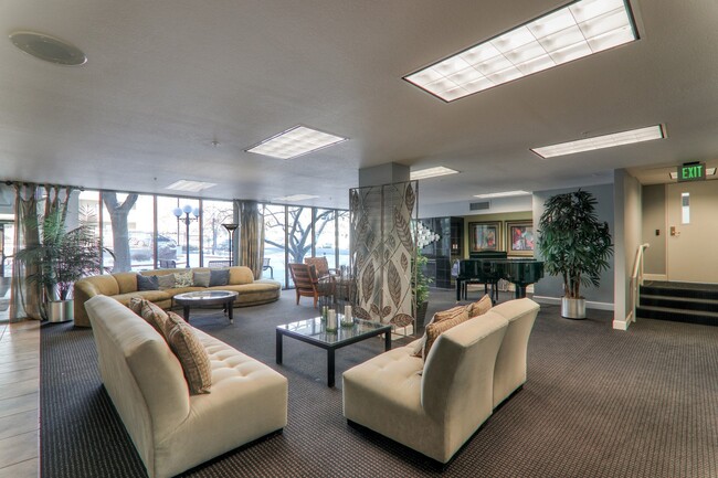 Building Photo - Fully Furnished Penthouse in Citywalk Downtown.  Short term okay