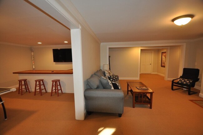 Building Photo - 163 Taconic Rd