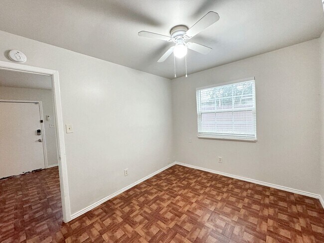 Building Photo - Quaint Apartment in Denver Heights