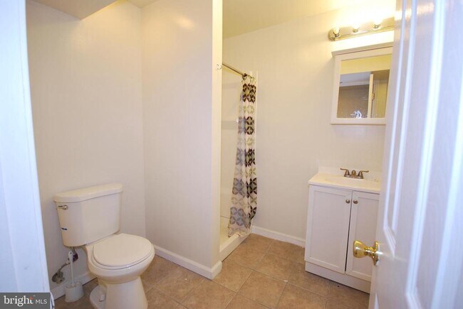 Building Photo - 5028 Nantucket Rd