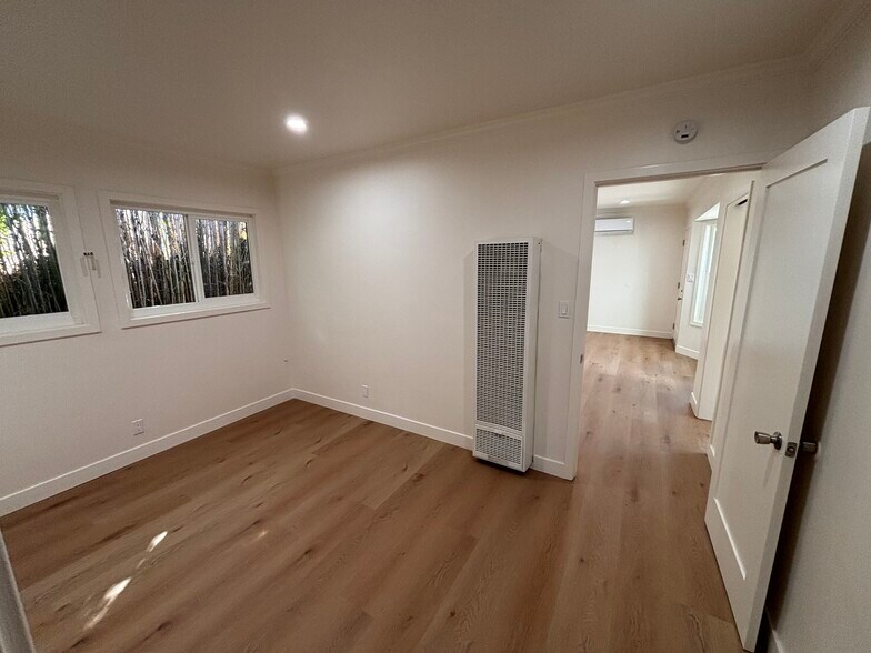 Building Photo - 6534 Peach Ave