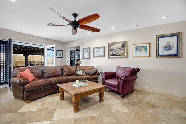 Building Photo - 2032 E La Jolla Dr