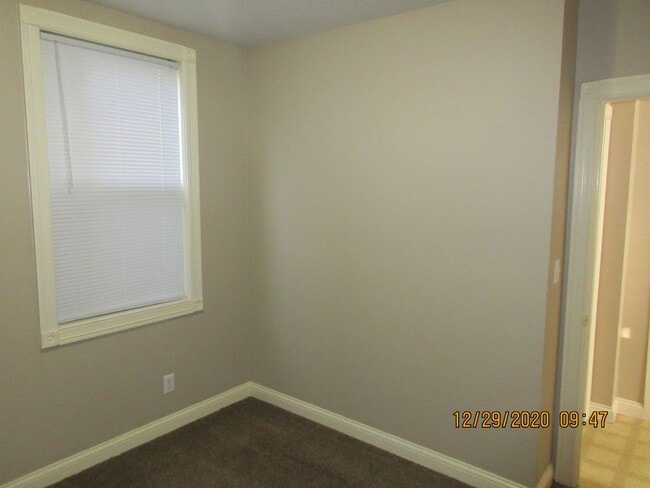 Building Photo - 209 W Dewald St