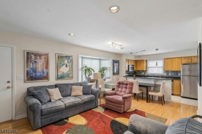 Building Photo - 382 Morris Ave