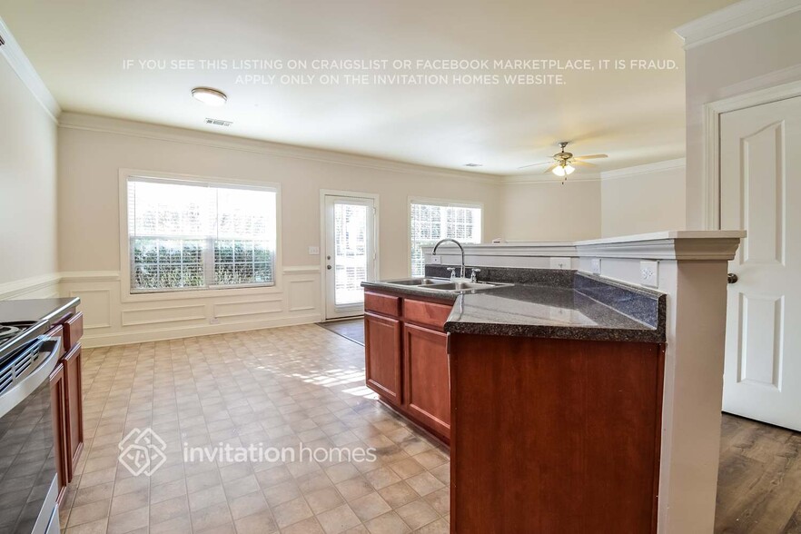 Building Photo - 2096 Barberry Dr