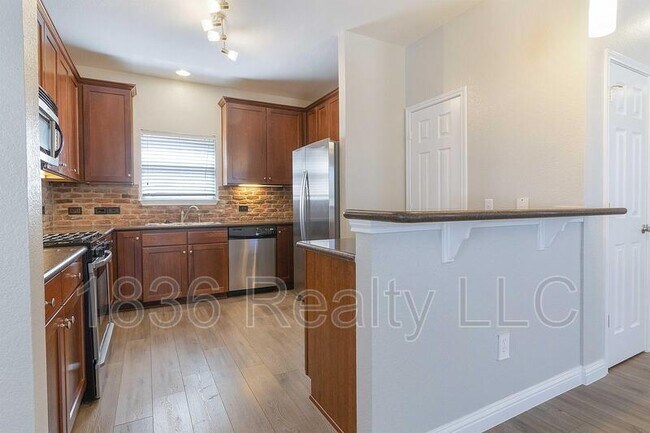 Building Photo - 1816 Big Bend Dr