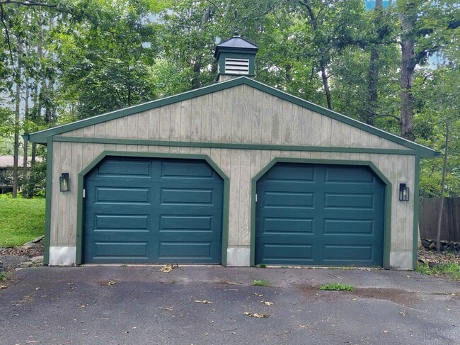 Building Photo - 285 Bromley Rd