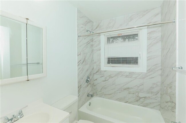 Building Photo - 166 Anderson Ave NW