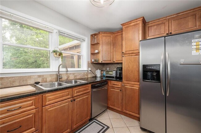 Building Photo - 365 S Howard St SE