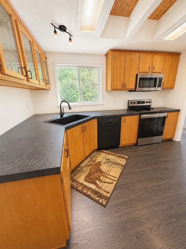 Building Photo - 6647 Alderson Ln