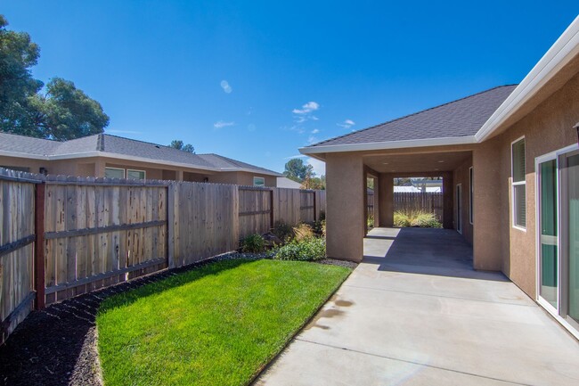 Building Photo - Recently constructed home