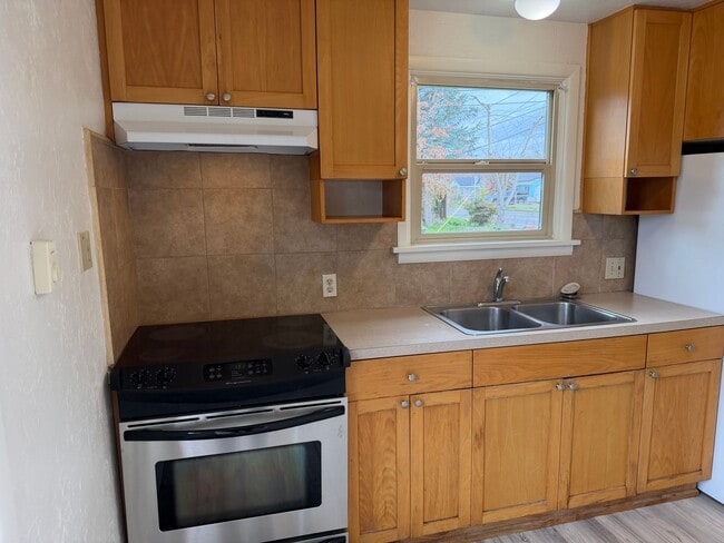 Building Photo - Charming 2 bed 1 bath house in a great neighborhood!