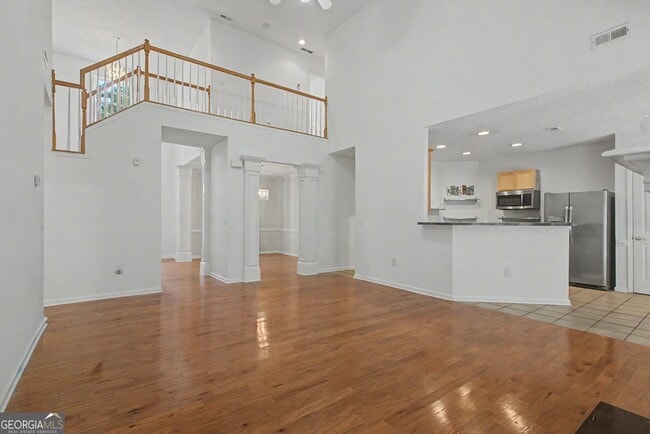 Building Photo - 255 Squire Ln
